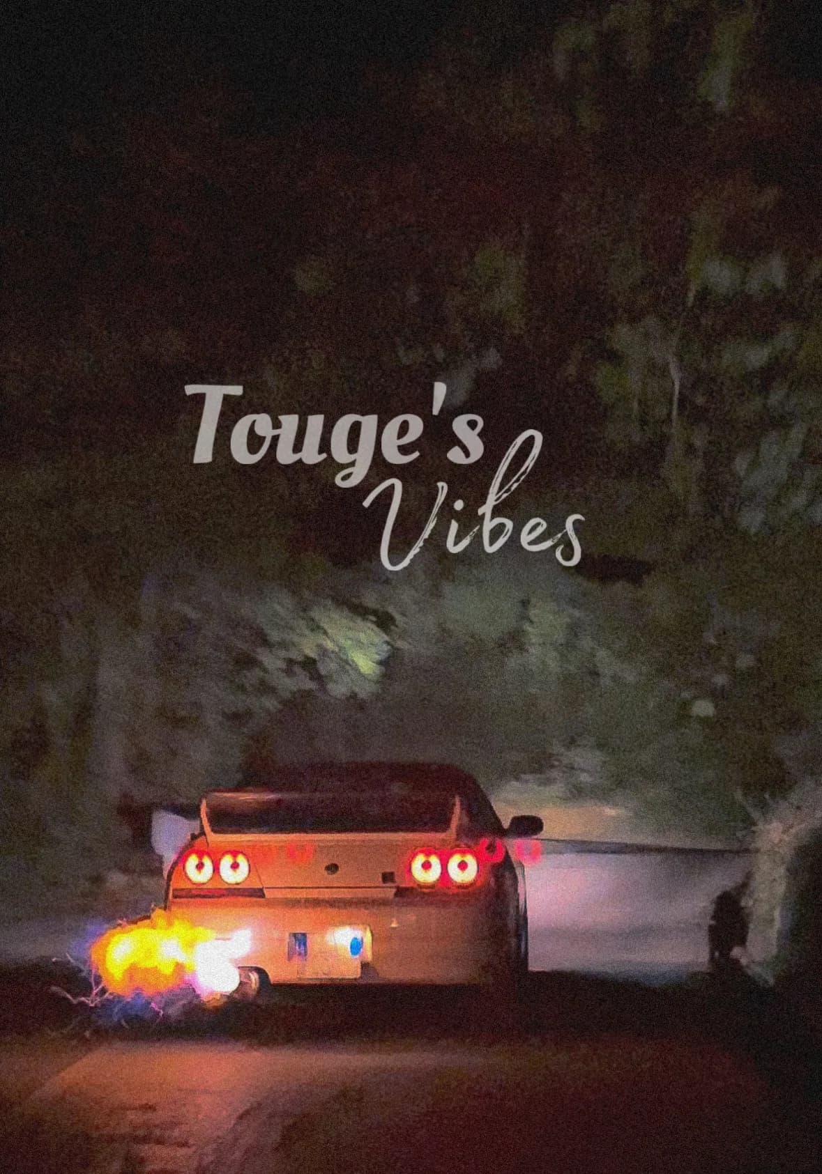 Illustrazione UKIYO “Touge's Vibes”: una Mazda RX-7 con lo scarico incandescente in un tunnel di montagna.